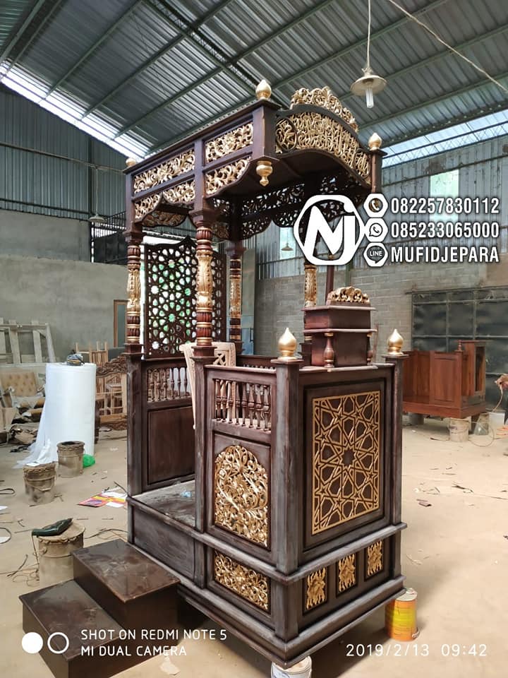 Mimbar Kayu Ornamen Marocco Masjid Agung Jawa Tengah,